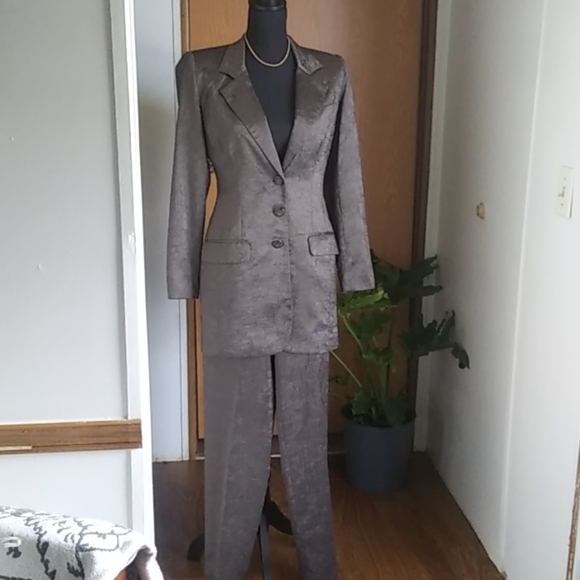 💯Formal Suit size 2 - Picture 1 of 8